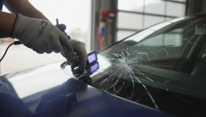 découvrez notre guide complet sur le bris de glace automobile : conseils pratiques, démarches à suivre et solutions de réparation rapides et efficaces pour votre véhicule.